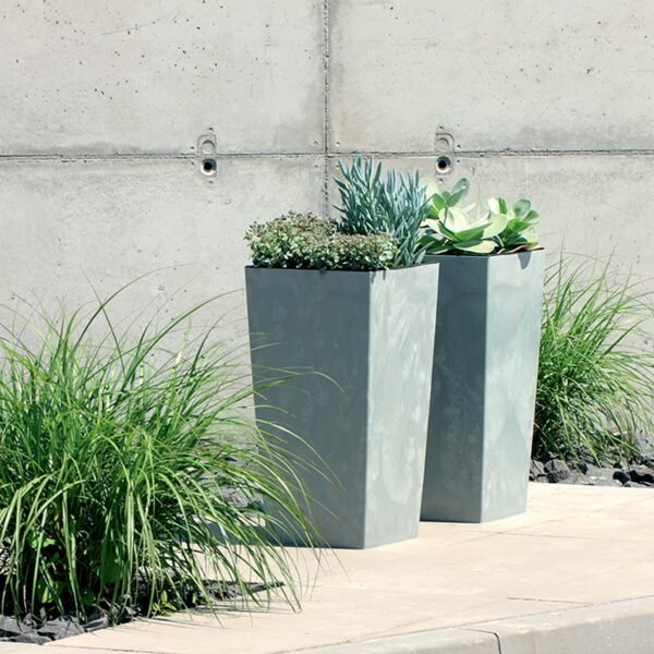 Maceta alta 35 L Prosperplast Urbi Square Effect de plástico CON depósito en color Gris claro, 55 (alto) x 29,5 (ancho) x 29,5 (profundo) cms - Imagen 4